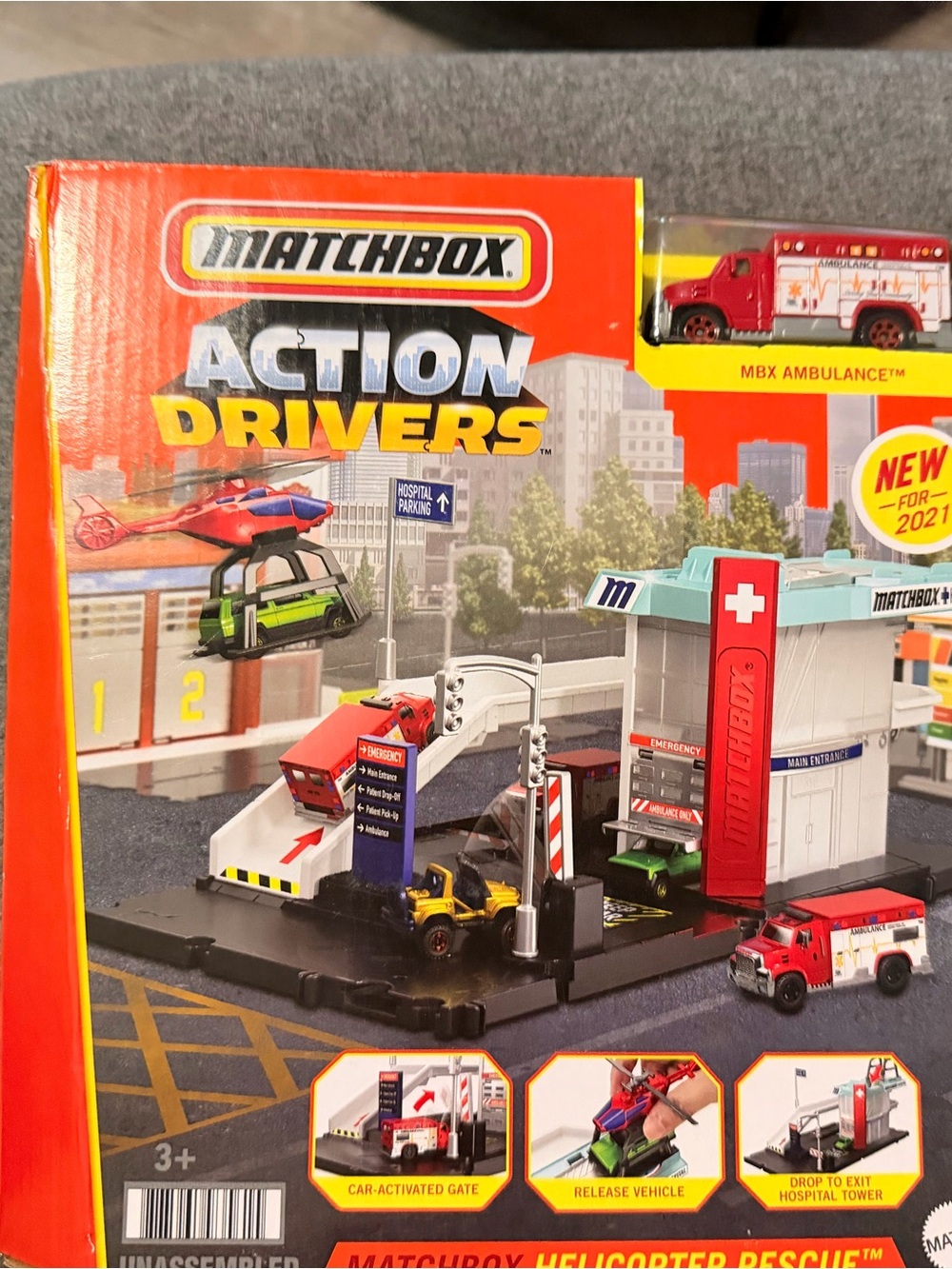Matchbox Action Drivers Red Ambulance Rescue Playset